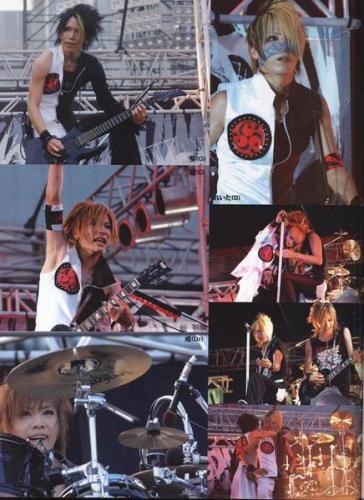 The GazettE in actie :D