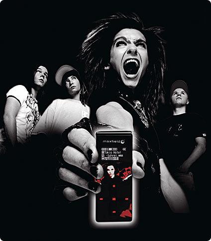 TH Boys met een mp3 spelen