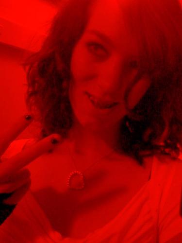 Dat ben ik :D  ( In het rood&Lelijk  )