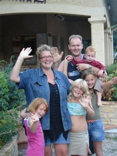 vakantie vriendinnetjes uitzwaaien