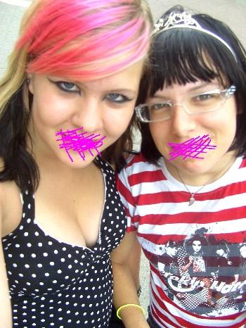 Emmely & Nouk met sexay roze monden. the girl right, that's me :')