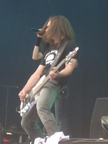 Georg met drie armen en aan het zingen? Nein XD 