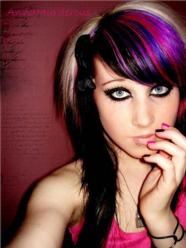 Zo ga ik mn haar laten doen =D maar die blonde stukken doe ik gewoon zwart =D en ipv roze en blauw doe ik rood en paars :D