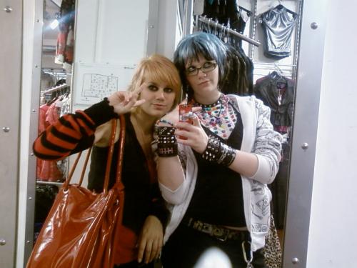 ikke met vriendin** (ik heb zwart met blauw haartjes:P+Oud maar goud =3)