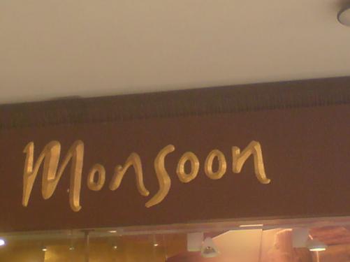 WHAAAAAAAAAAAAAAAAAAAAAAAAAAAAAAA  IK LOOP IN ENGELAND ZIE IK DEZE FCKING WINKELL <333333333