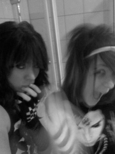 Laura en ikke =D  ( lekker normaal )