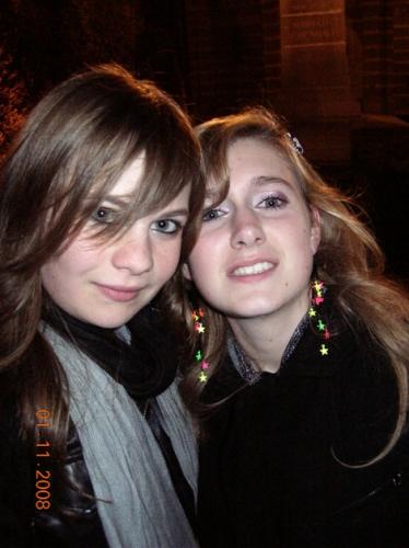 ik en fien half zatjs na een avondj stappen :p