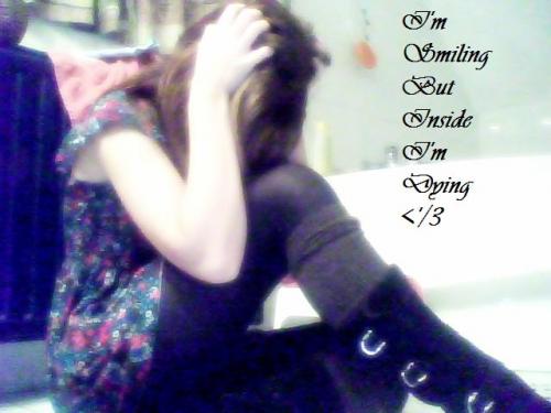 I'm Smiling But Inside I'm Dying <'/3