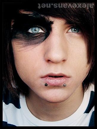 omadt alex evans een ander woord is voor overgoddelijk lekkere emoby^^