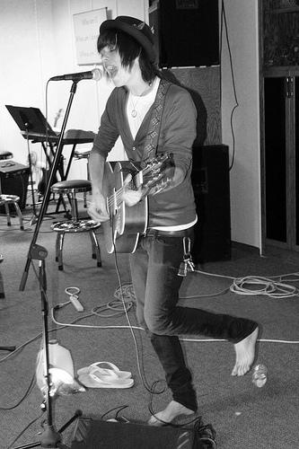 zomg. <3 bare feet n_n