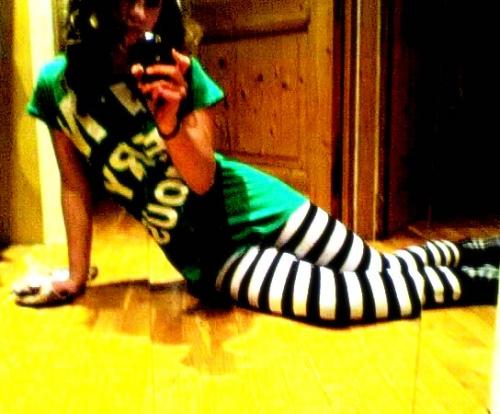 Ik met mijn streepjeslegging x], [N���, zo ga ik niet over straat.]