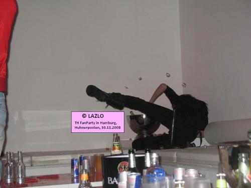 zit bill aan de crack ofzo hij spaced hem namelijk dood daar