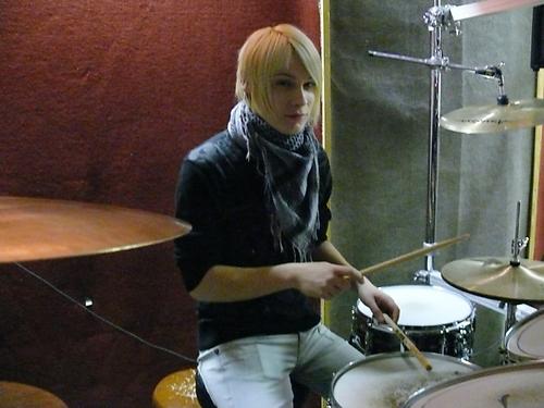 Just couse Shin is sow freaking sexy !