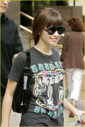 love demi lovato!