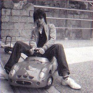 Toshiya and his car >.<