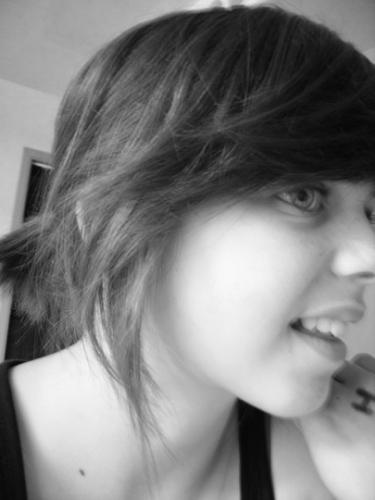 Anne, nog altyd myn spullen an stelen ? Anne, h��l sgynheilig: 'Ick weet van nix ^^'