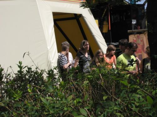 ik en mijn BFF  in de wachtrij van de dreamcatcher