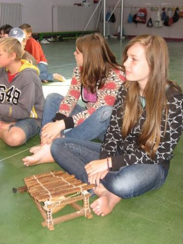 Ik en een vriendin... ik ben degene die naar voor kijkt!! :P