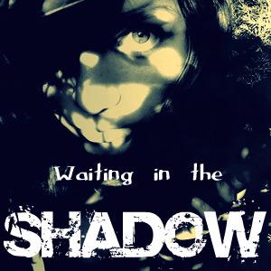 Waiting in the shadow - voor softspoken