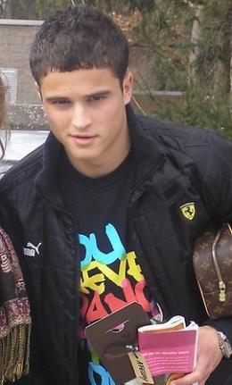 Omdat zijn haar hier sexy isssssss.