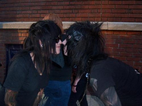 AWH how cute Sandra en Andy escimo Kisses