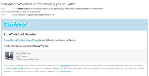 Seany Moore volgt me. - de mail