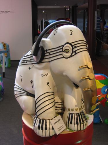 Olifant in Emmen -2-