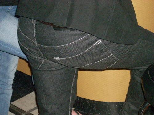 Die moest ik erop zetten ..My man his ass lol