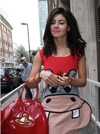 haha, marina's �berkoele jurk. c: