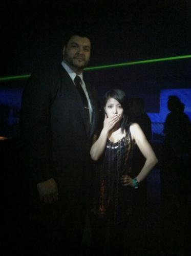 BoA and her bodyguard xD -Die gast is 2m! xD-