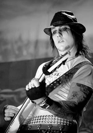 Synyster Gates <33