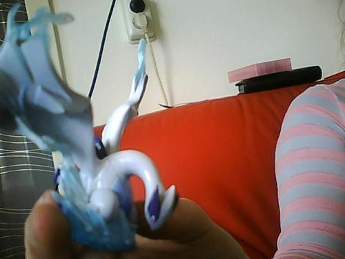 Lugia figurine die met mijn SoulSilver meekwam! ^^