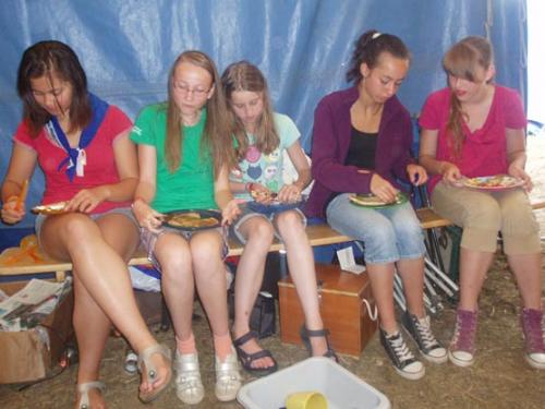 dit was op kamp zomer 2010, ik ben de middelste in blauw