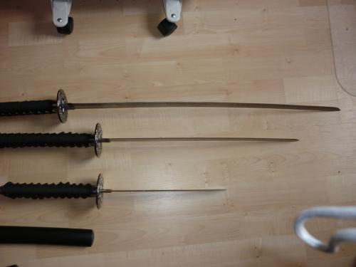 me zamuria zwarden ( ook echt en scherp )