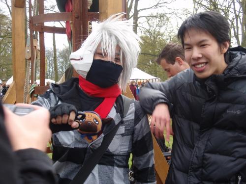 kakashi met een vriend die erbij stond :P